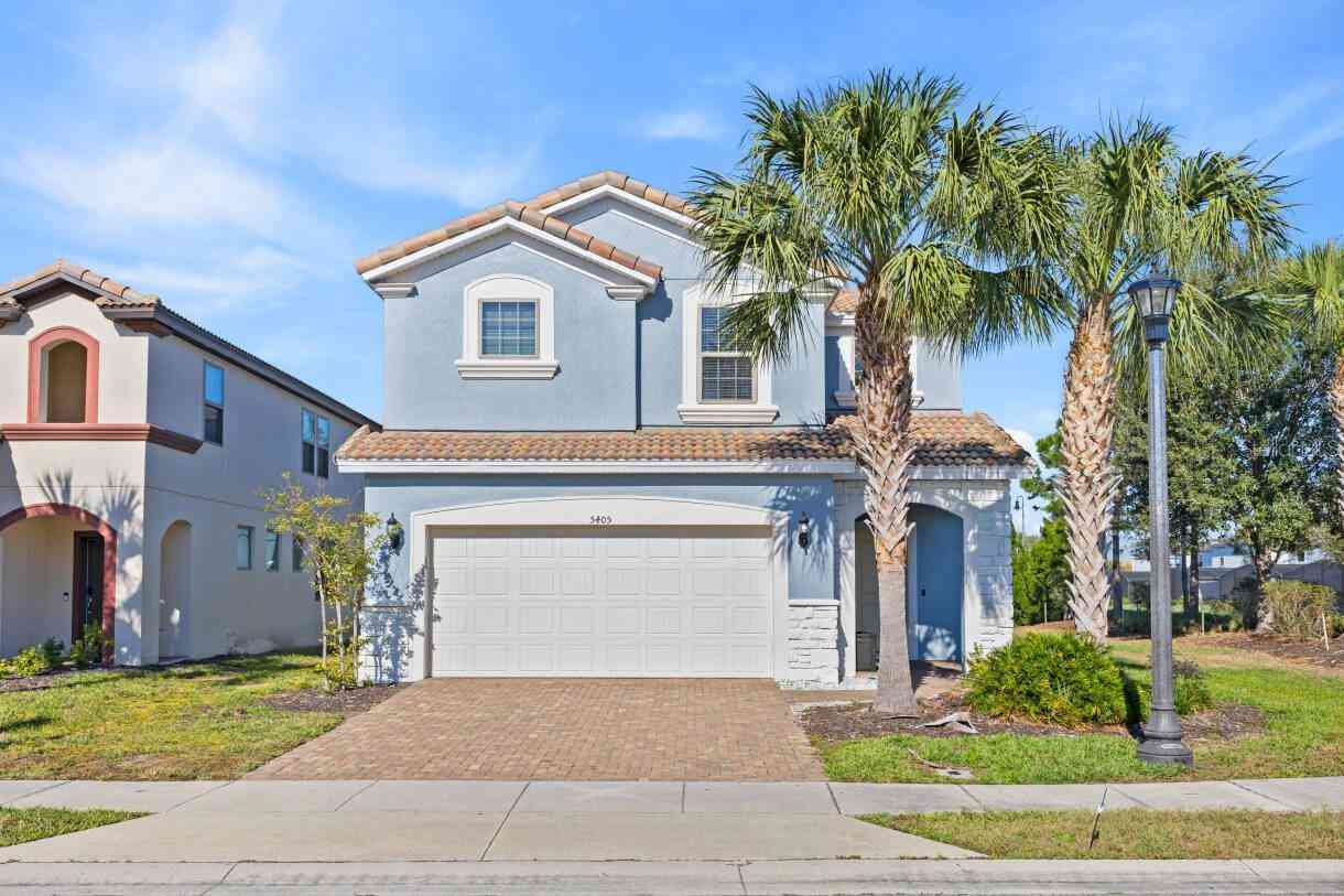 Homes For Sale - 5405 Misty Oak Circle<br/> DAVENPORT, FL 33837
