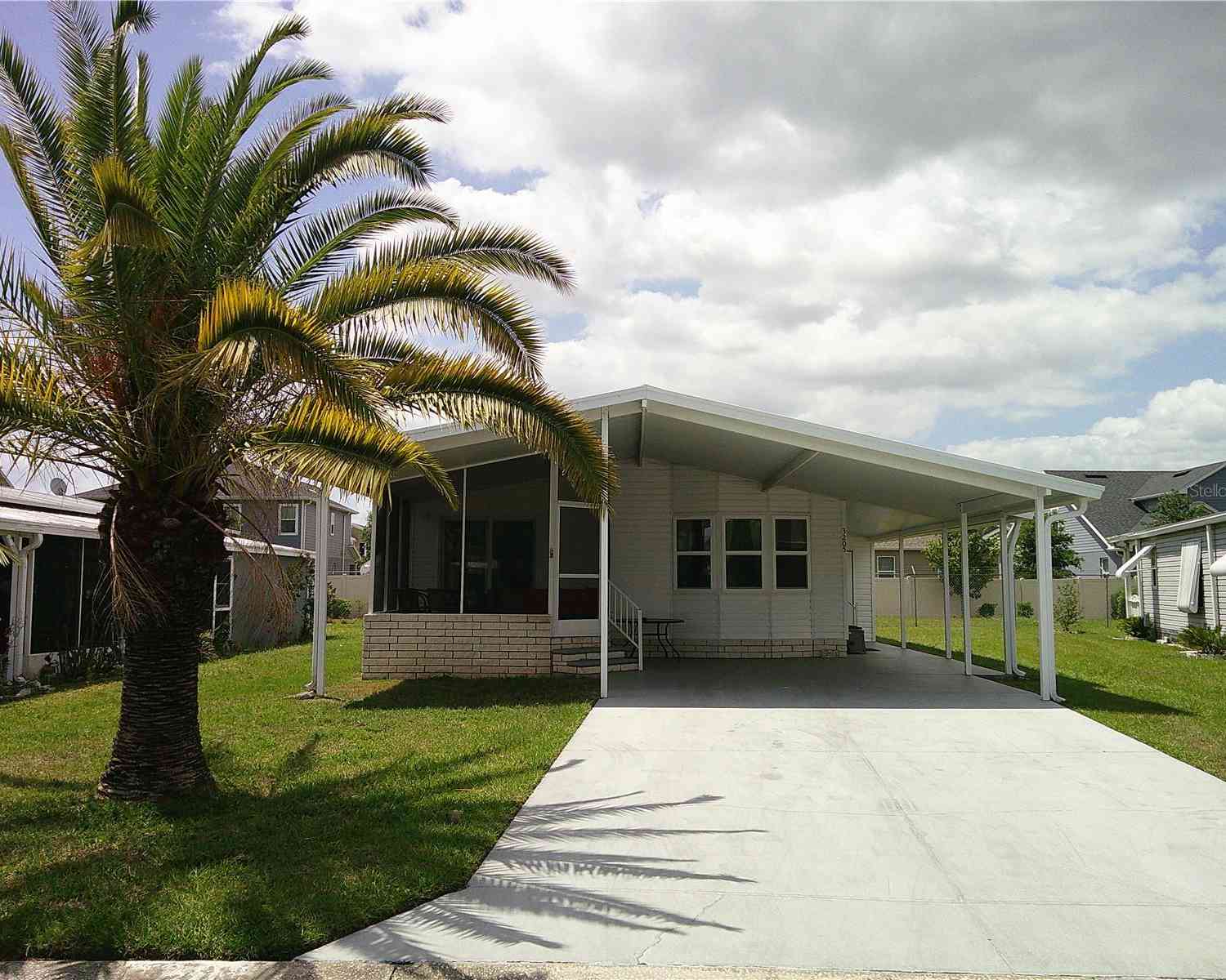 Mobile Home For Sale - 3205 Hickory Drive<br/> Wesley Chapel, FL 33543