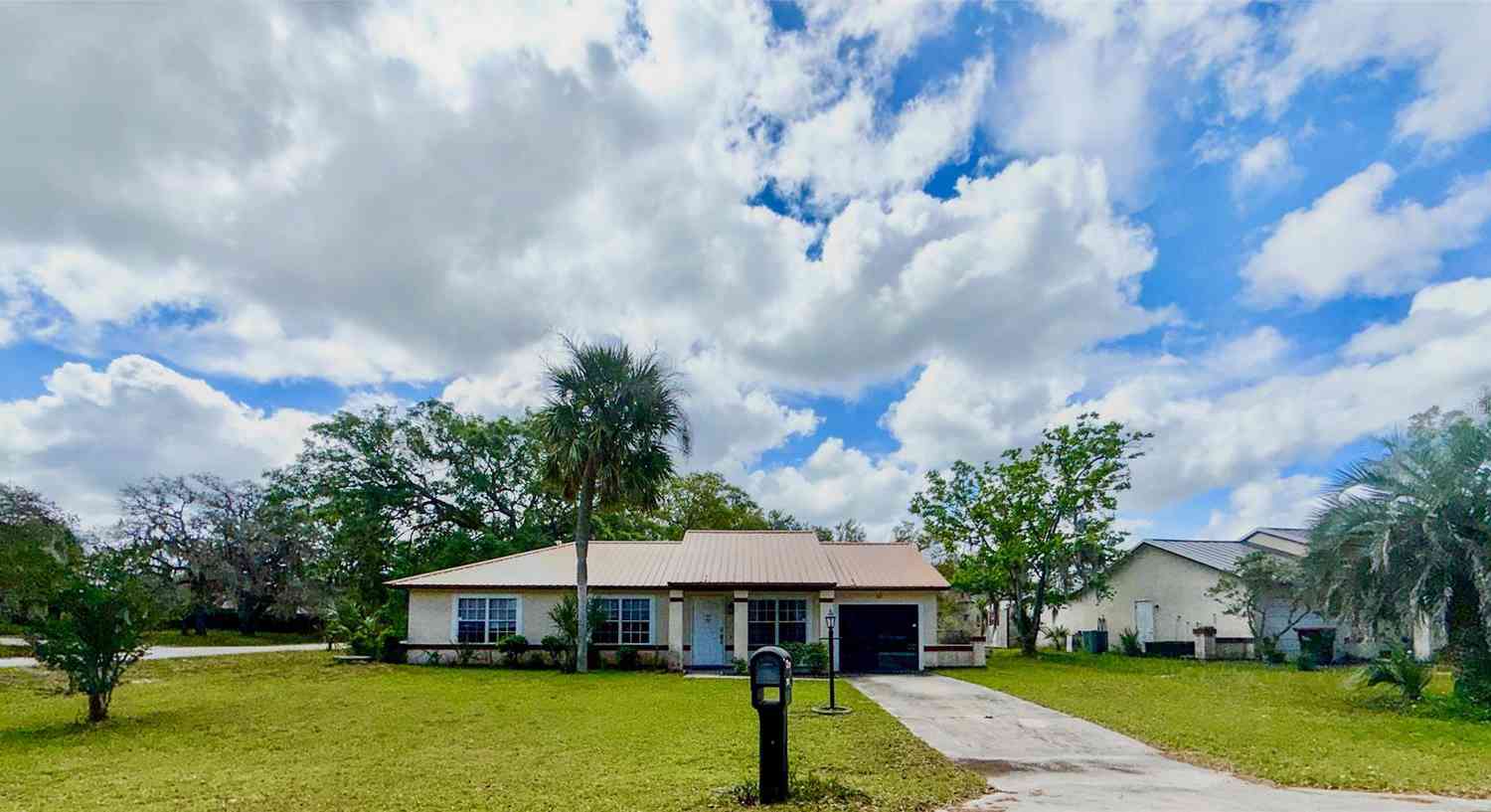 Homes For Sale - 301 Oak Track Drive<br/> OCALA, FL 34472