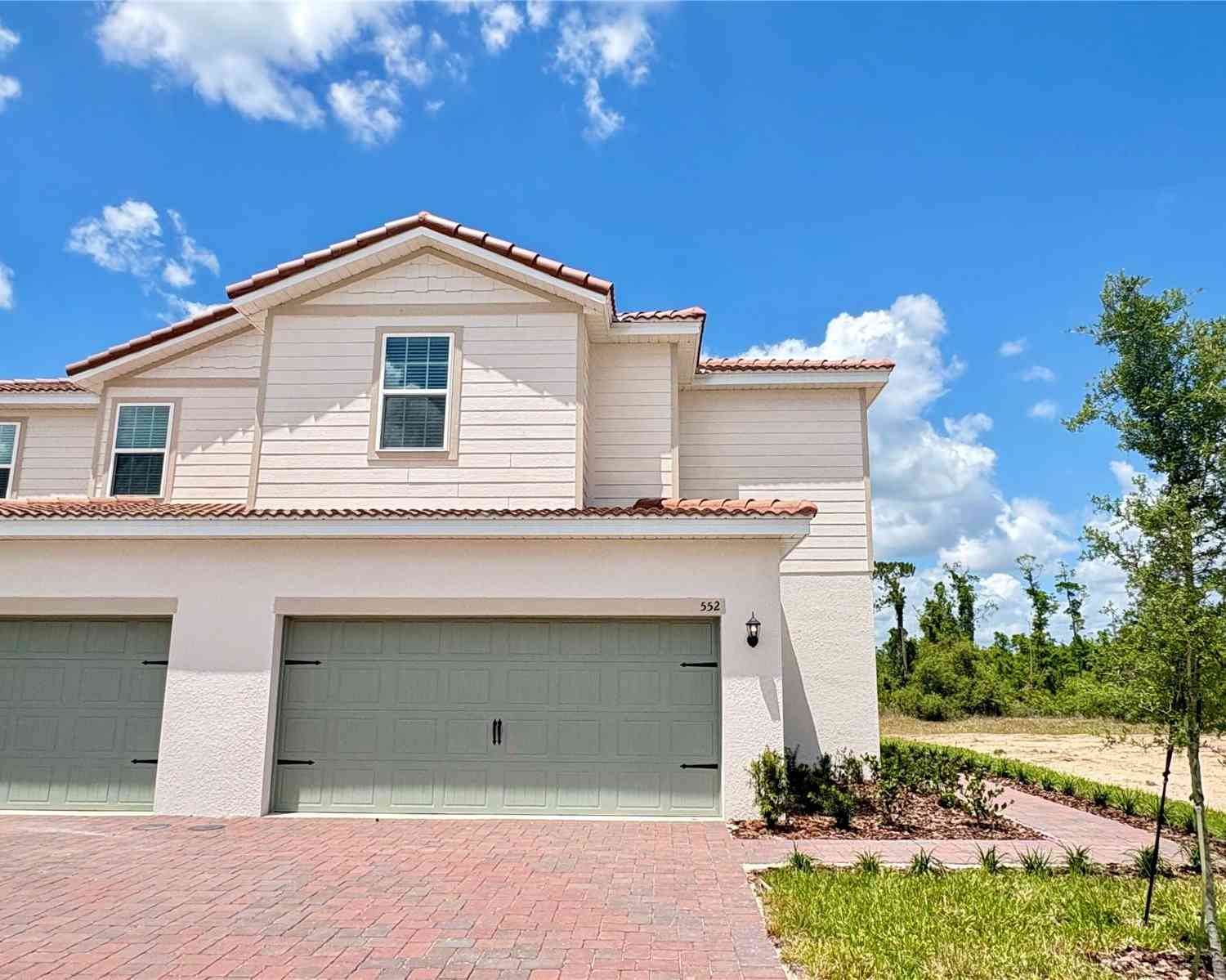 Townhouse For Sale - 552 Bay Leaf Drive<br/> POINCIANA, FL 34759