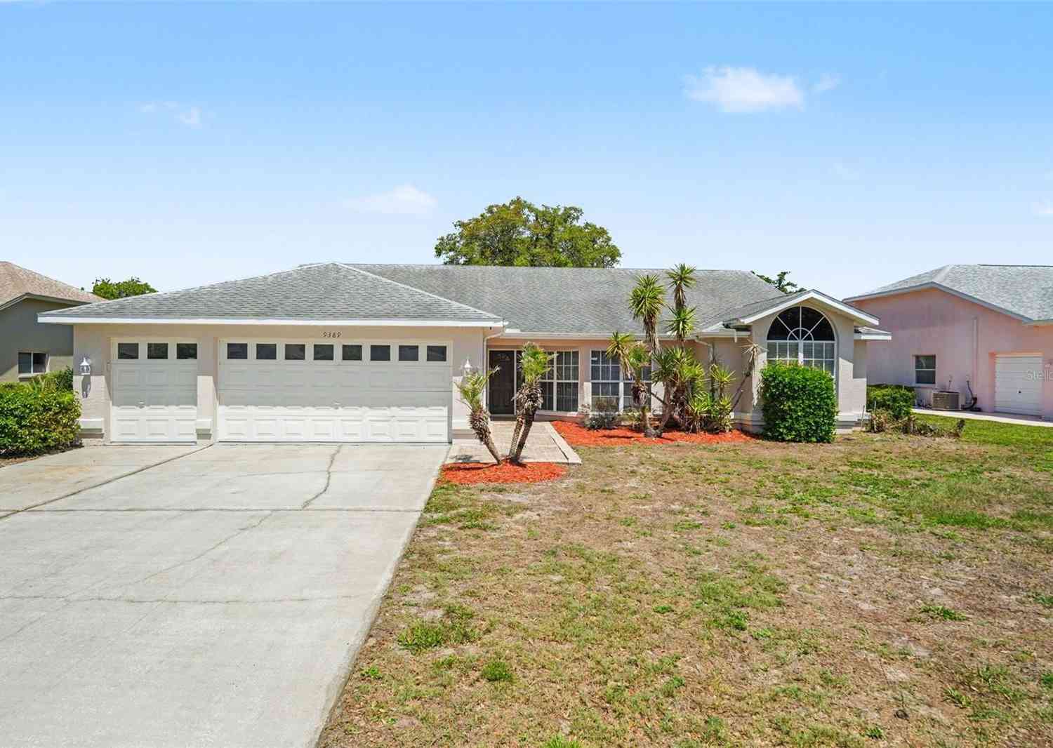 Homes For Sale - 9389 Fox Hollow Lane<br/> WEEKI WACHEE, FL 34613