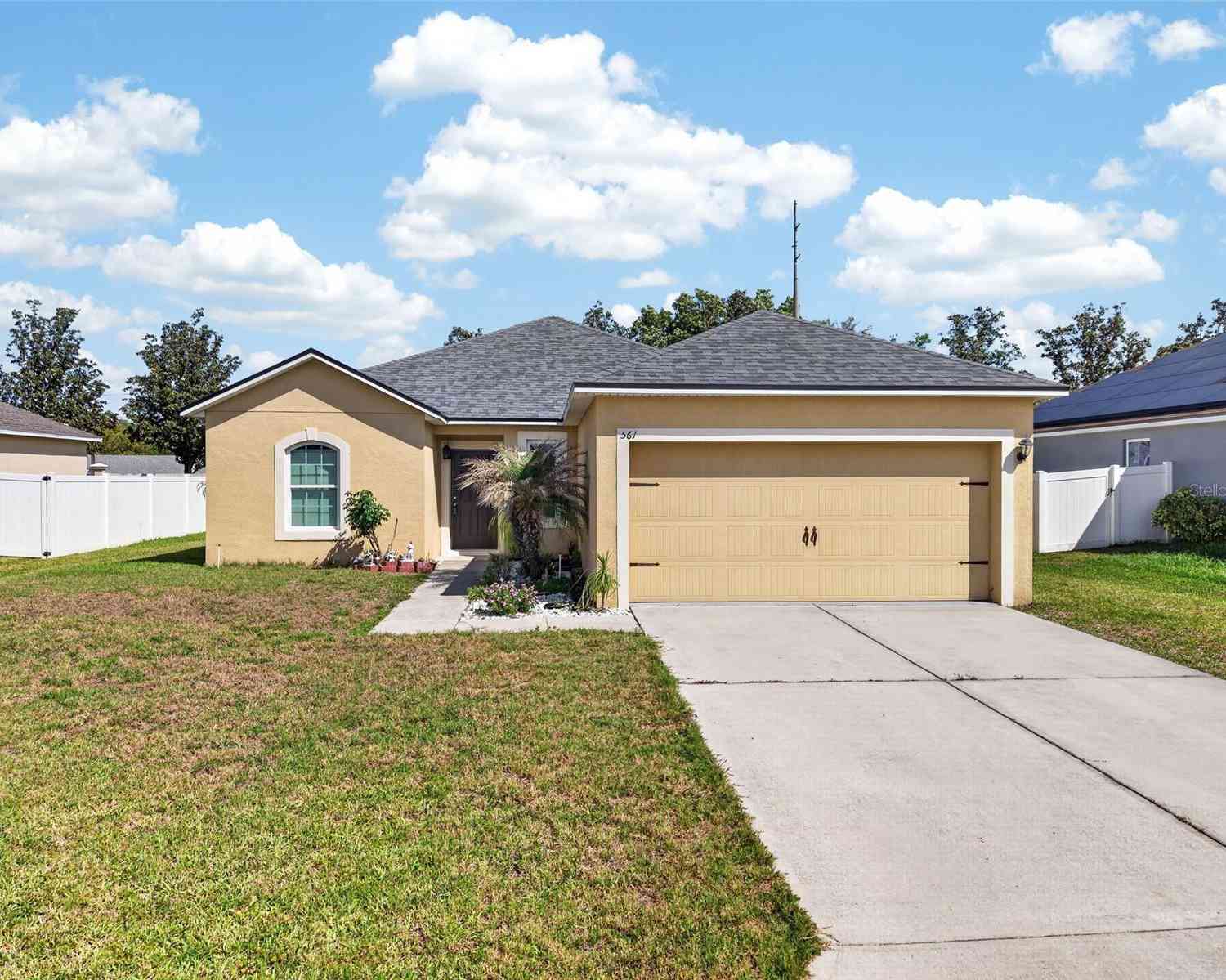 Homes For Sale - 561 Lake Cummings Way<br/> LAKE ALFRED, FL 33850