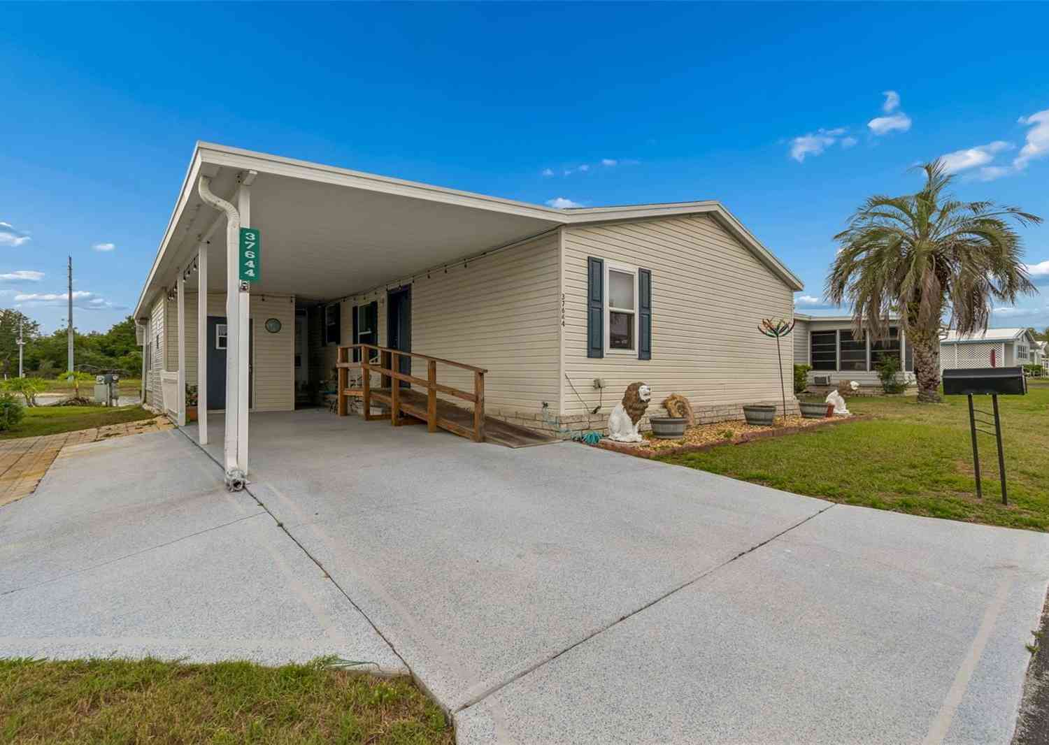 Mobile Home For Sale - 37644 Pinata Avenue<br/> ZEPHYRHILLS, FL 33541