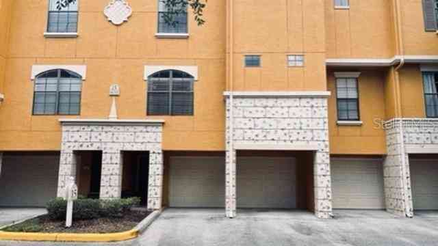 Townhouse For Sale - 6133 Metrowest Boulevard #105<br/> ORLANDO, FL 32835