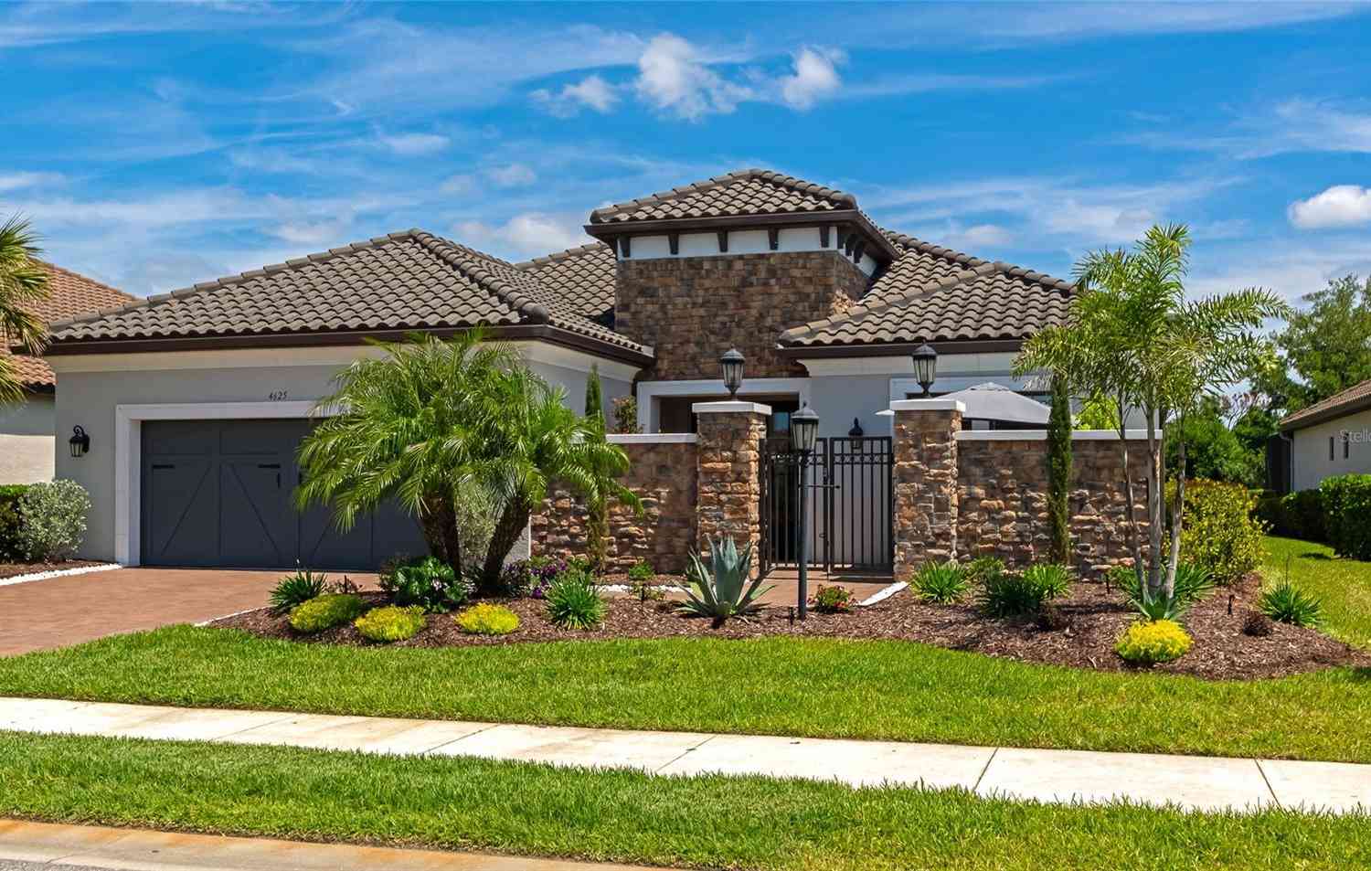 Homes For Sale - 4625 Trento Place<br/> BRADENTON, FL 34211