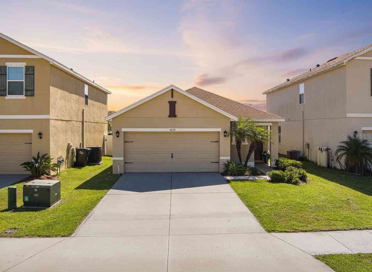 Homes For Sale - 4628 Lindever Lane<br/> PALMETTO, FL 34221