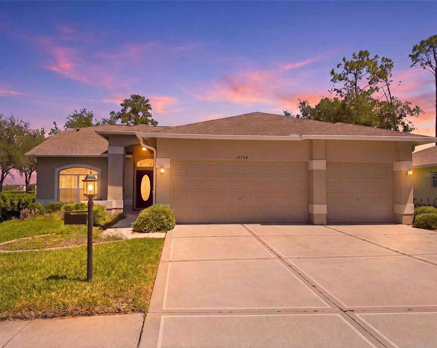 Homes For Sale - 18744 Bellevista Court<br/> HUDSON, FL 34667