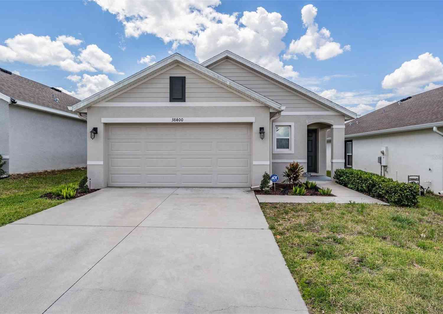 Homes For Sale - 38400 Sonnet Landing Avenue<br/> ZEPHYRHILLS, FL 33540