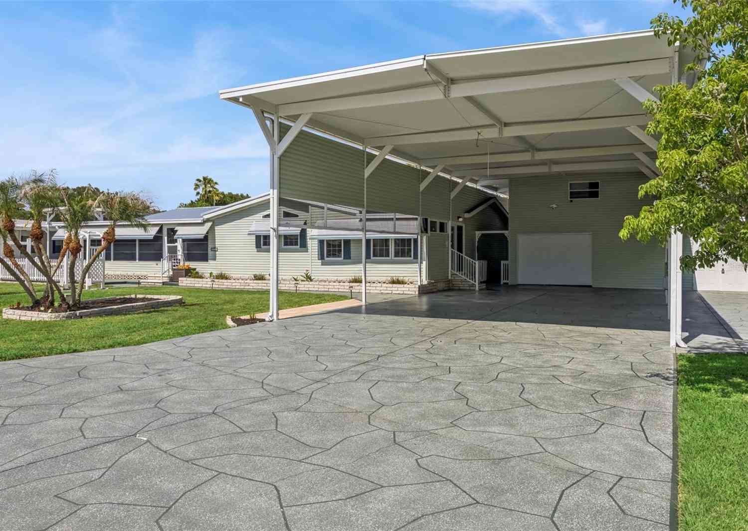 Mobile Home For Sale - 5274 Island View Circle<br/> POLK CITY, FL 33868