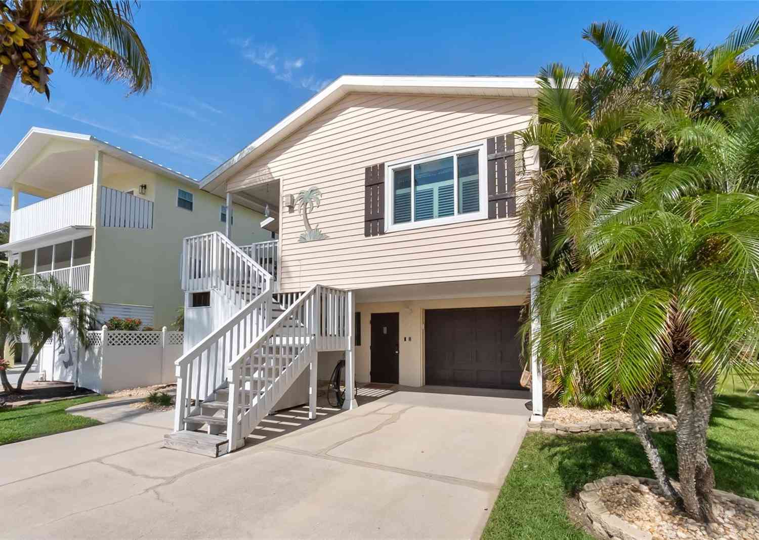 Homes For Sale - 2905 Avenue C<br/> HOLMES BEACH, FL 34217