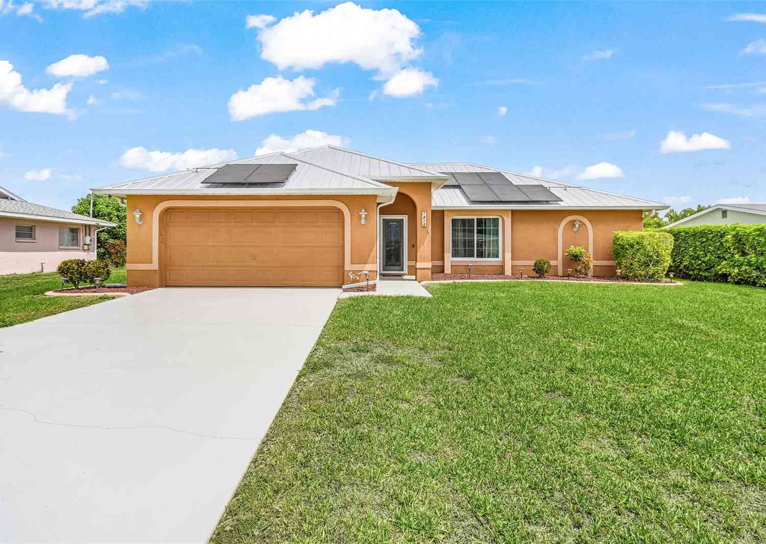 Homes For Sale - 1215 SE 27th Street<br/> CAPE CORAL, FL 33904