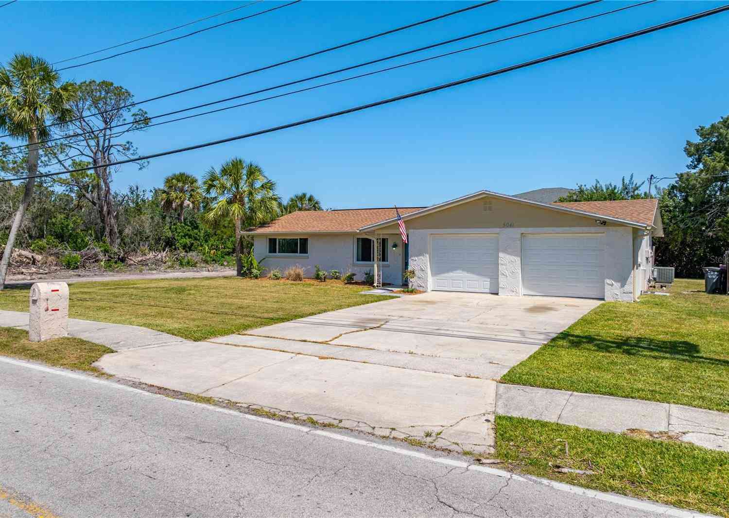 Homes For Sale - 5041 Bay Boulevard<br/> PORT RICHEY, FL 34668