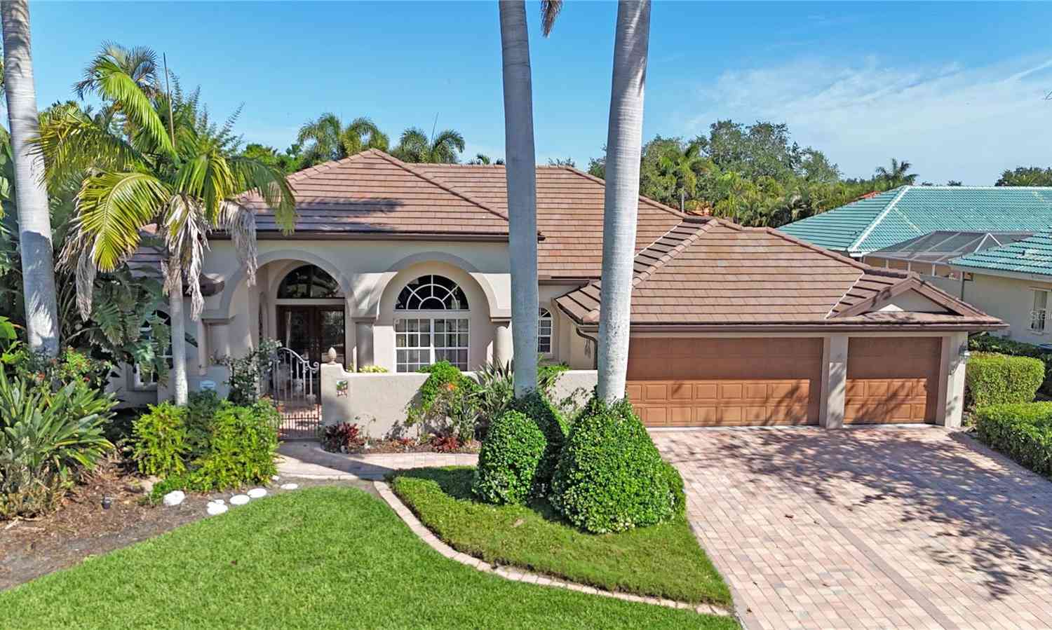 Homes For Sale - 4813 Benchmark Court<br/> SARASOTA, FL 34238