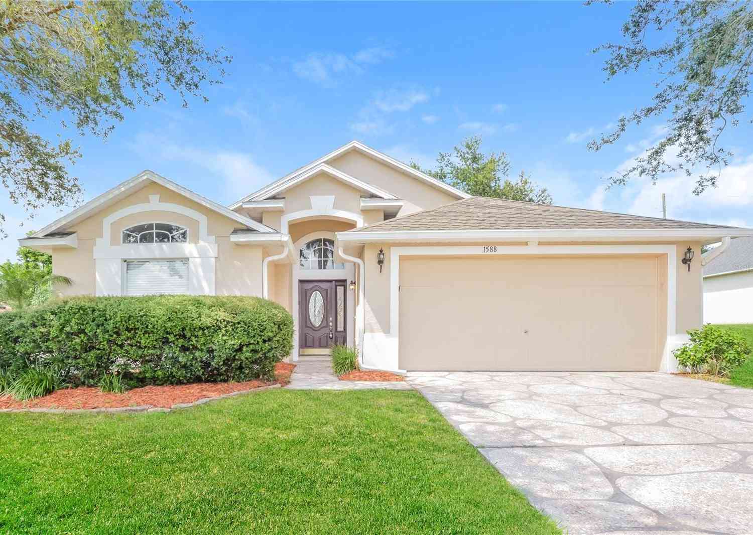 Homes For Sale - 1588 Silhouette Drive<br/> CLERMONT, FL 34711