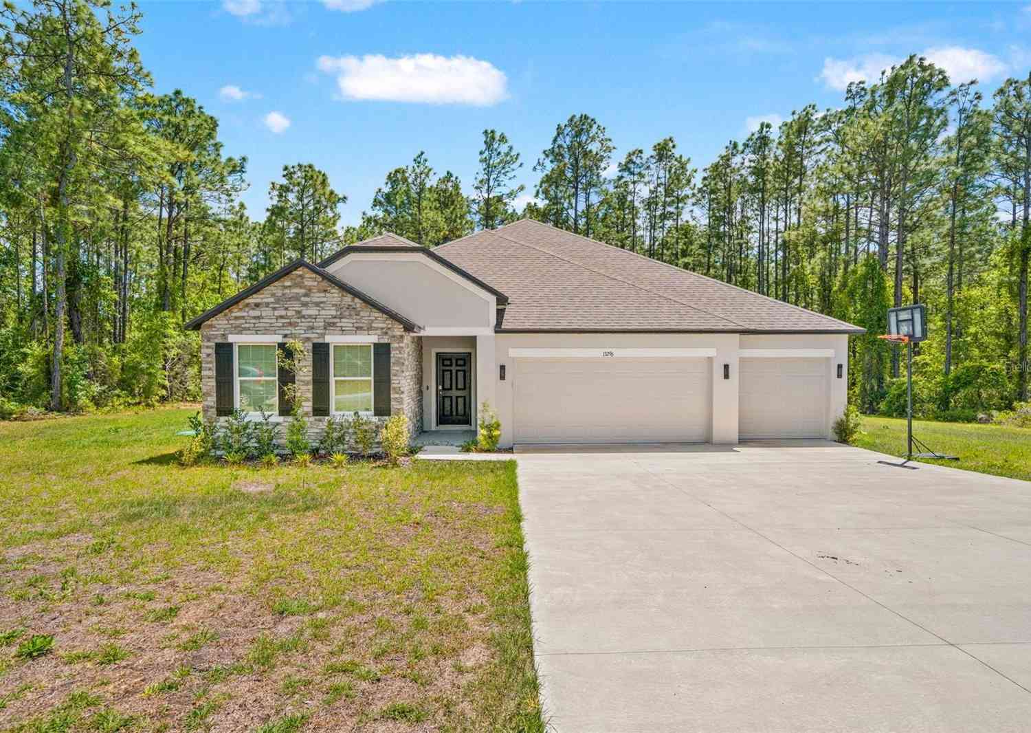 Homes For Sale - 13296 Thrasher Avenue<br/> WEEKI WACHEE, FL 34614