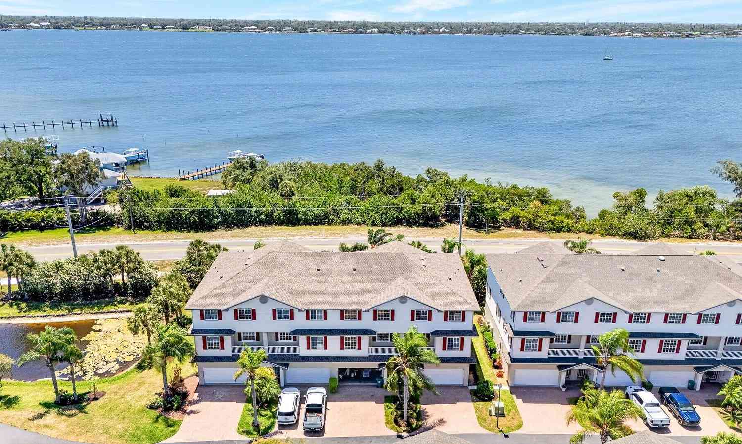 Townhouse For Sale - 3607 10th Ln W<br/> PALMETTO, FL 34221