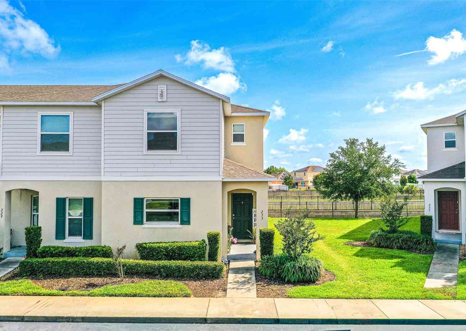 Townhouse For Sale - 233 Primrose Drive<br/> DAVENPORT, FL 33837