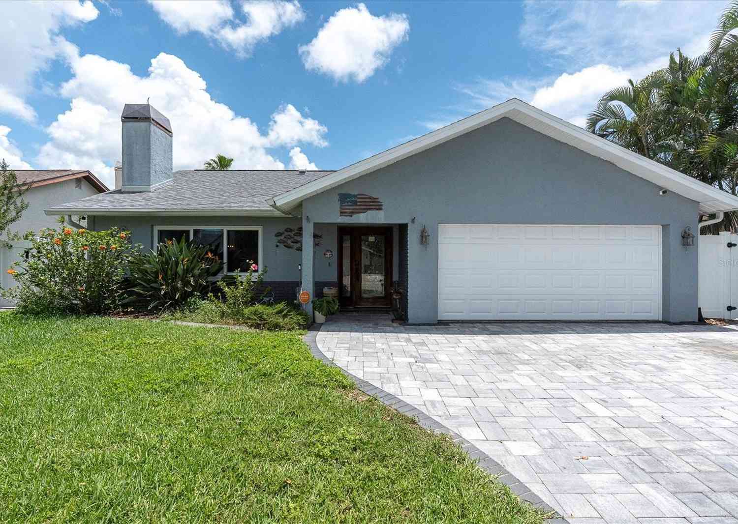 Homes For Sale - 12107 72nd Way<br/> LARGO, FL 33773
