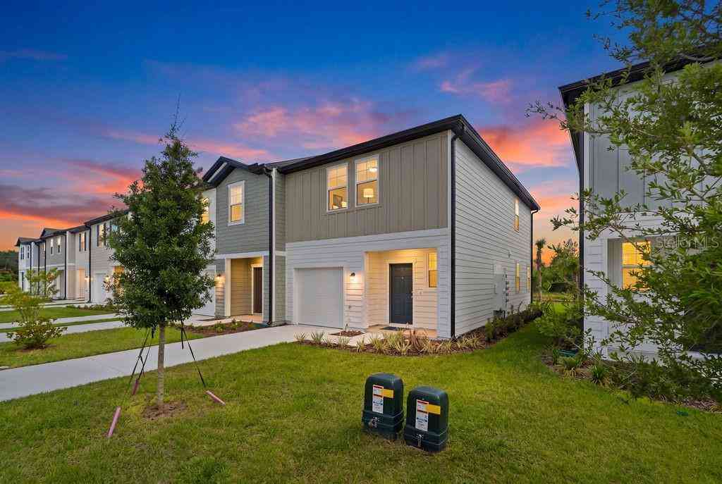 Townhouse For Sale - 3660 Spire Drive<br/> DAVENPORT, FL 33837