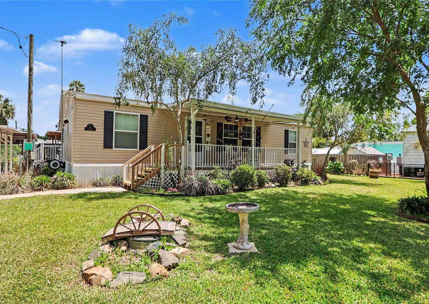 Mobile Home For Sale - 56348 Maple Road<br/> ASTOR, FL 32102