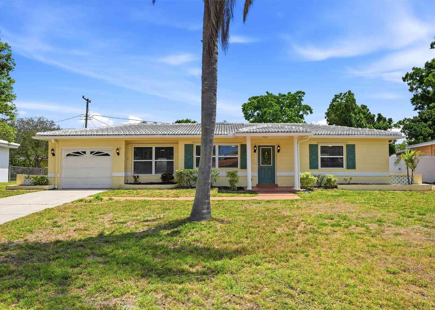 Homes For Sale - 4813 Lake Charles Drive<br/> Pinellas County, Kenneth City, FL 33709