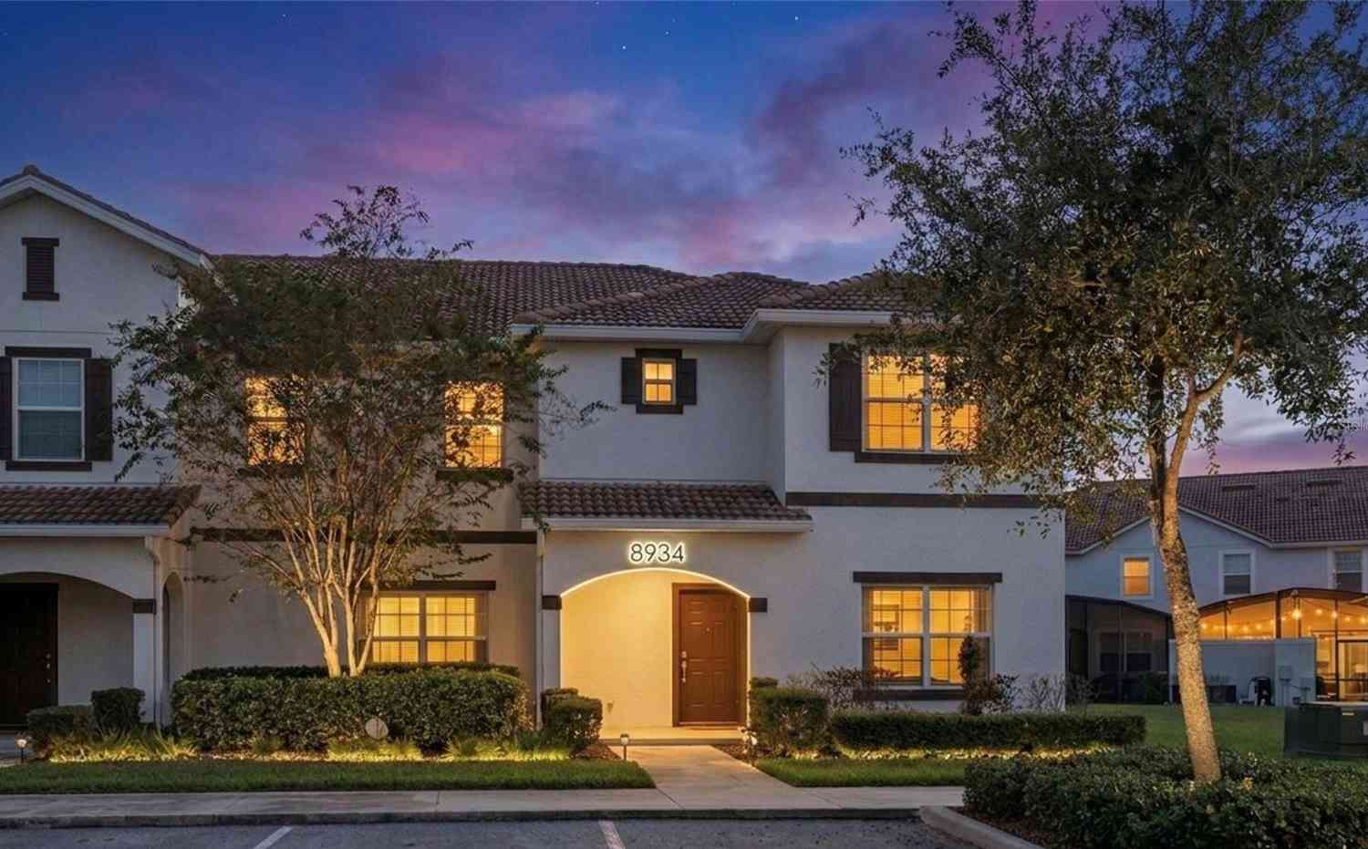 Townhouse For Sale - 8934 Stinger Drive<br/> DAVENPORT, FL 33896