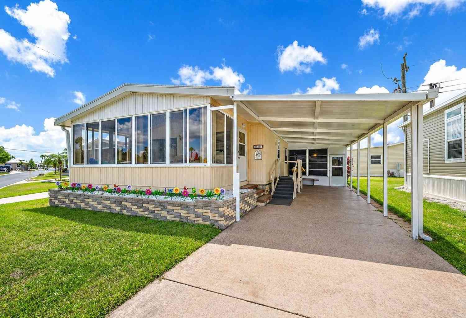 Mobile Home For Sale - 132 Lakeview Drive #132<br/> PALMETTO, FL 34221
