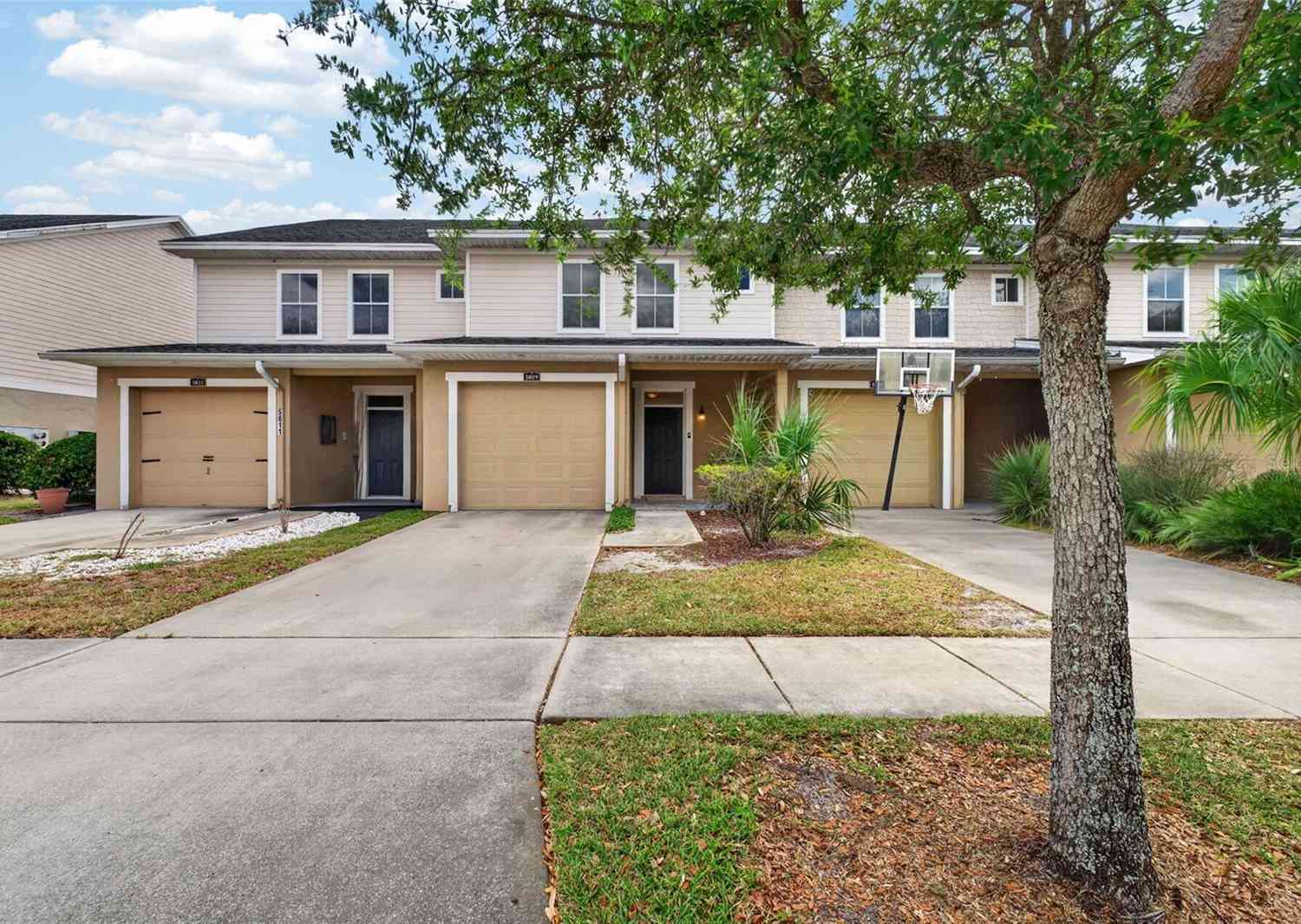 Townhouse For Sale - 5809 Leopardstown Drive<br/> Hillsborough County County, Tampa, FL 33610