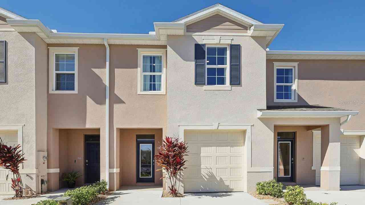 Townhouse For Sale - 2541 Olympic Court<br/> DAVENPORT, FL 33837