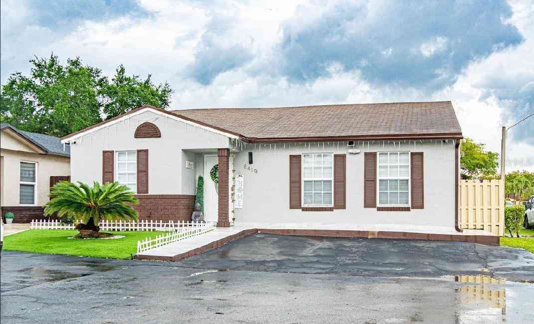 Homes For Sale - 8419 Nw 193rd Ln<br/> HIALEAH, FL 33015