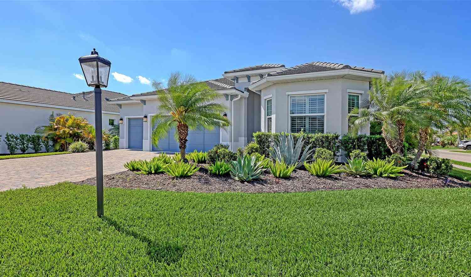 Homes For Sale - 7724 Sandhill Lake Drive<br/> SARASOTA, FL 34241