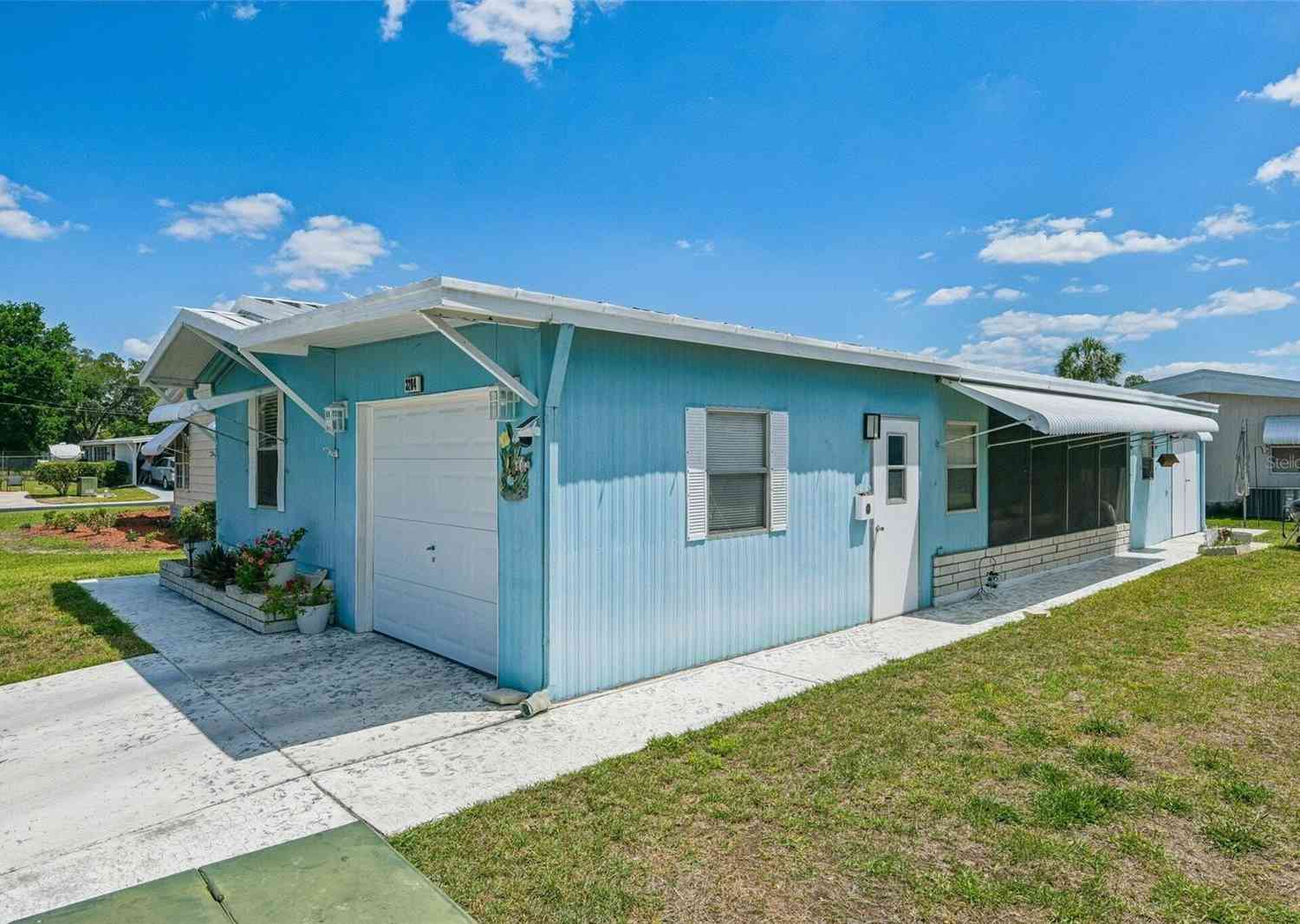 Mobile Home For Sale - 3204 Pond Hollow Street<br/> Wesley Chapel, FL 33543