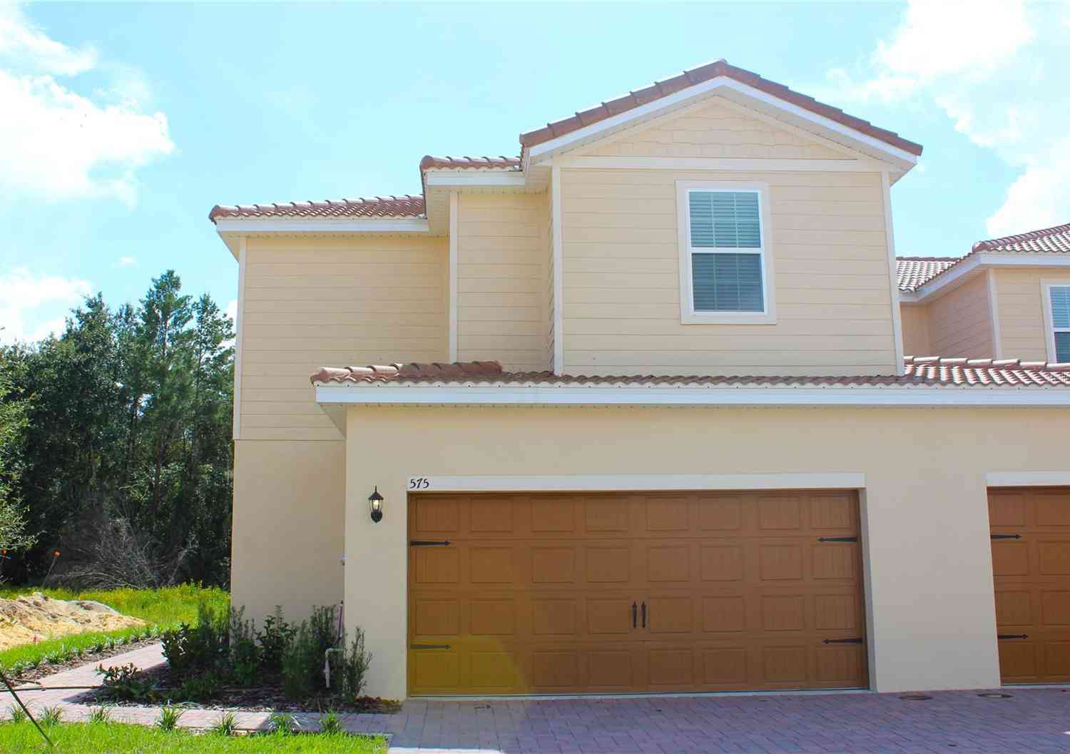Townhouse For Sale - 575 Bay Leaf Drive<br/> POINCIANA, FL 34759
