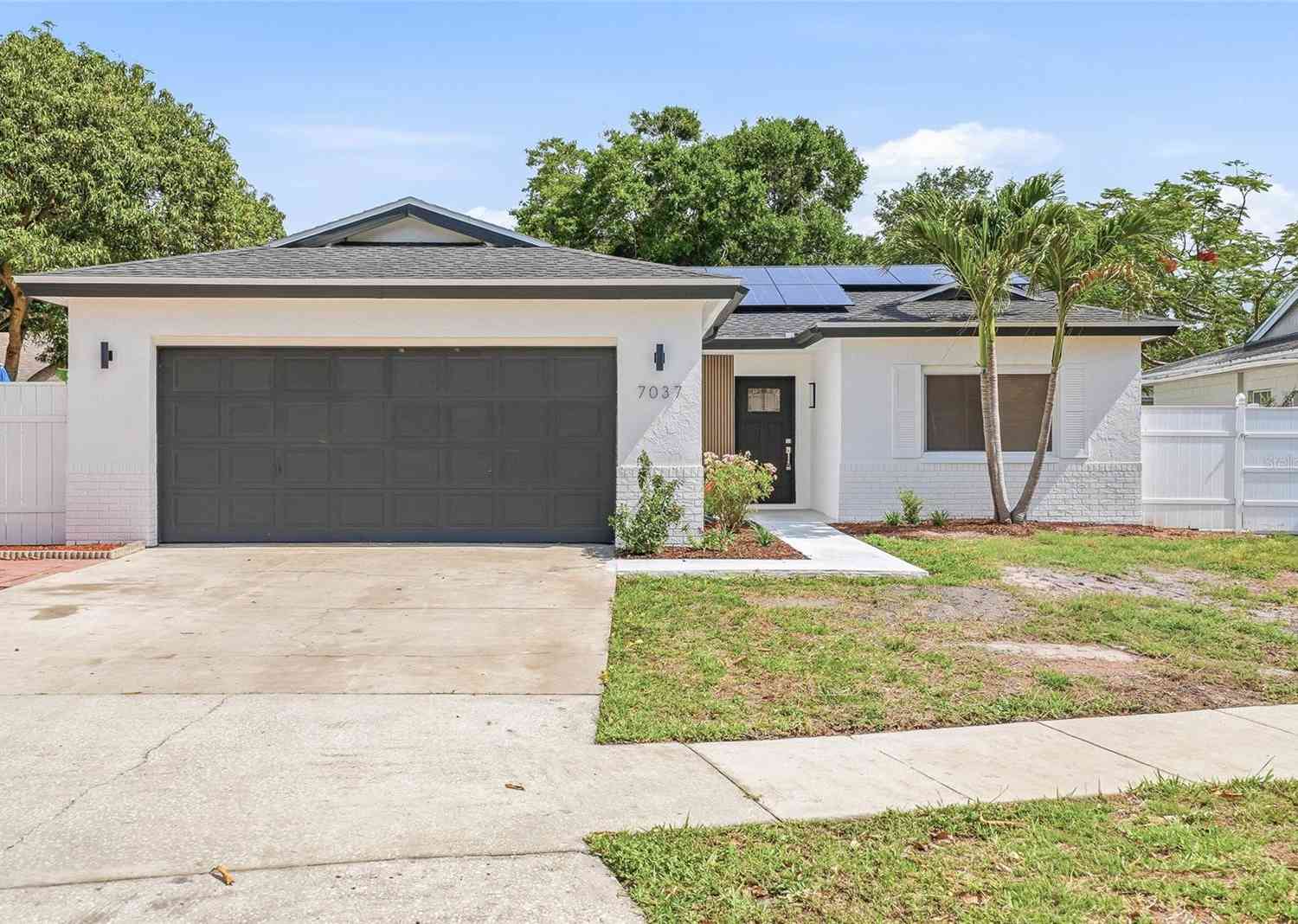Homes For Sale - 7037 124th Terrace<br/> LARGO, FL 33773