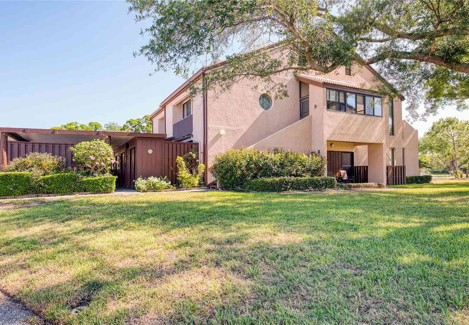 Townhouse For Sale - 6305 Pelican Creek Crossing #D<br/> Pinellas County, Saint Petersburg, FL 33707