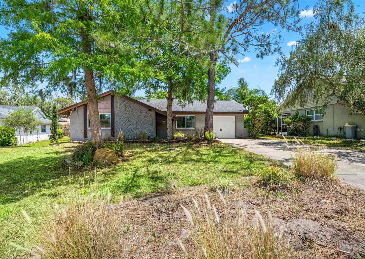 Homes For Sale - 8804 Lincolnshire Drive<br/> HUDSON, FL 34667