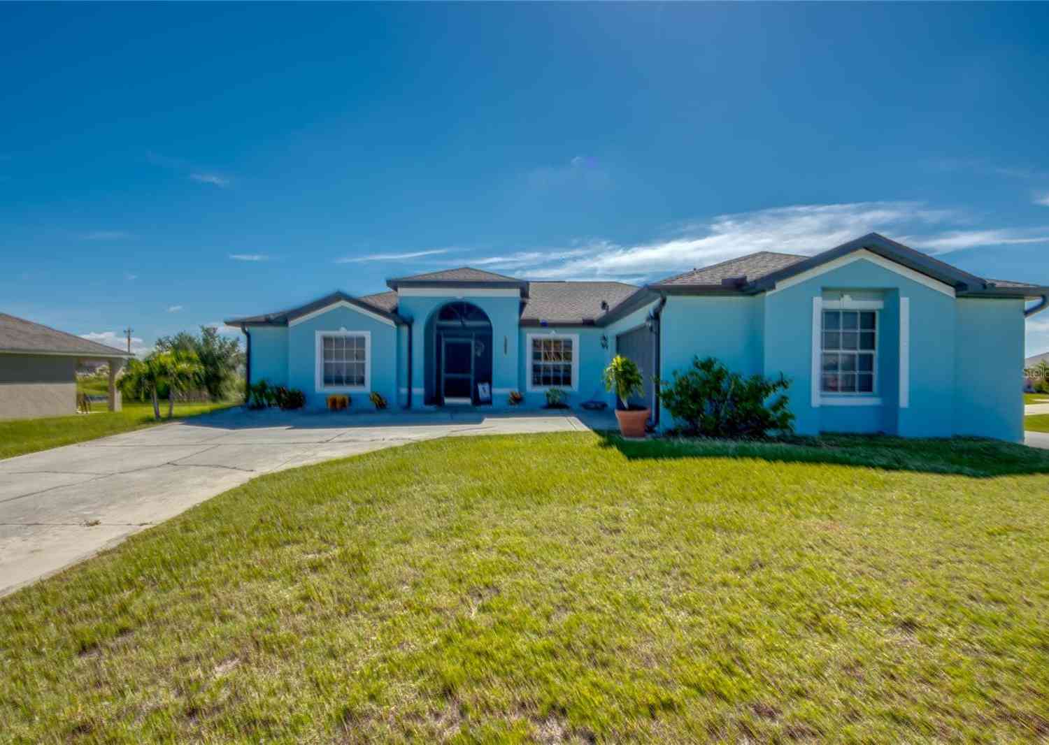 Homes For Sale - 2613 SW 7th Place<br/> CAPE CORAL, FL 33914