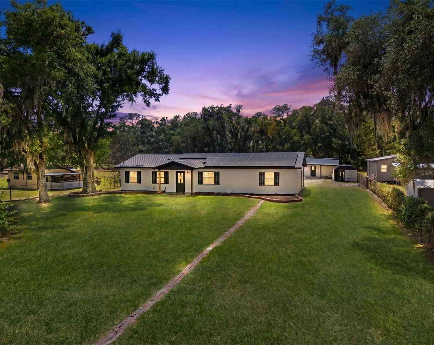 Homes For Sale - 2111 Hinson Road<br/> Hillsborough County County, DOVER, FL 33527