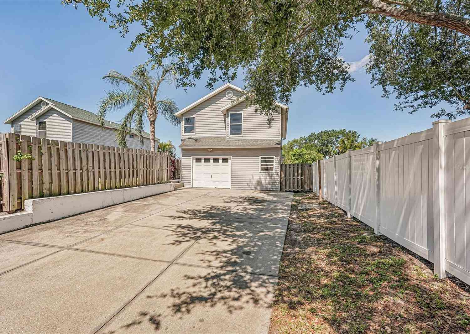 Homes For Sale - 5102 Moeller Avenue<br/> SARASOTA, FL 34233
