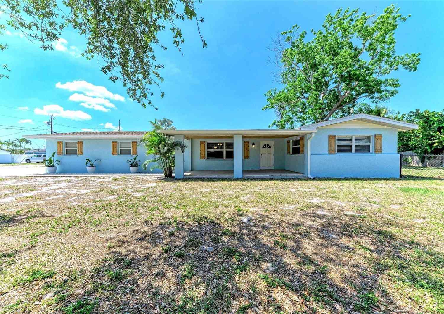 Homes For Sale - 2401 10th Street<br/> PALMETTO, FL 34221