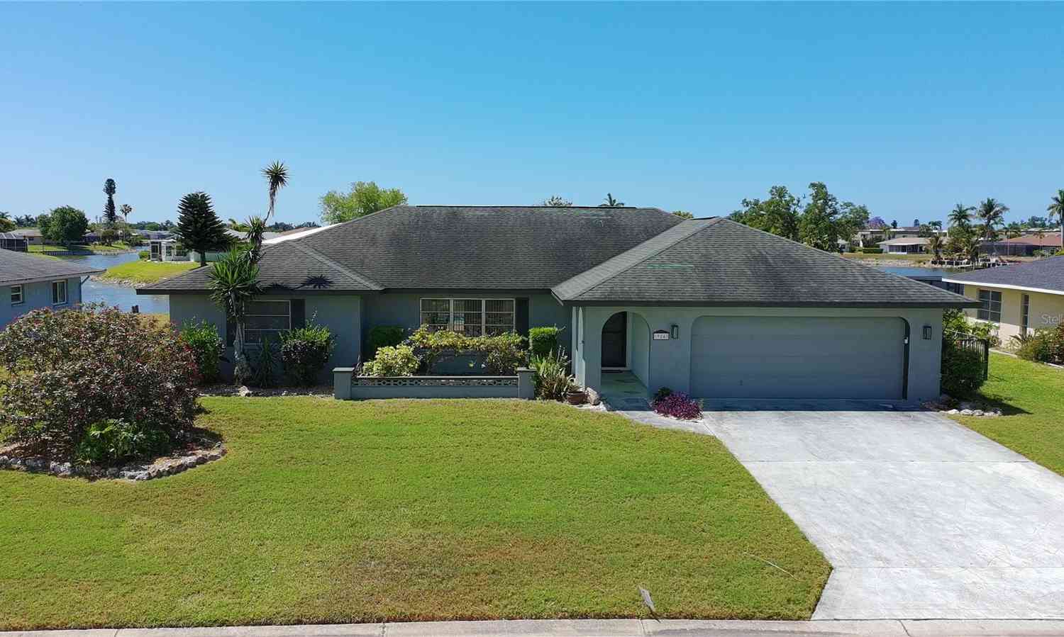 Homes For Sale - 984 N Gondola Drive<br/> VENICE, FL 34293