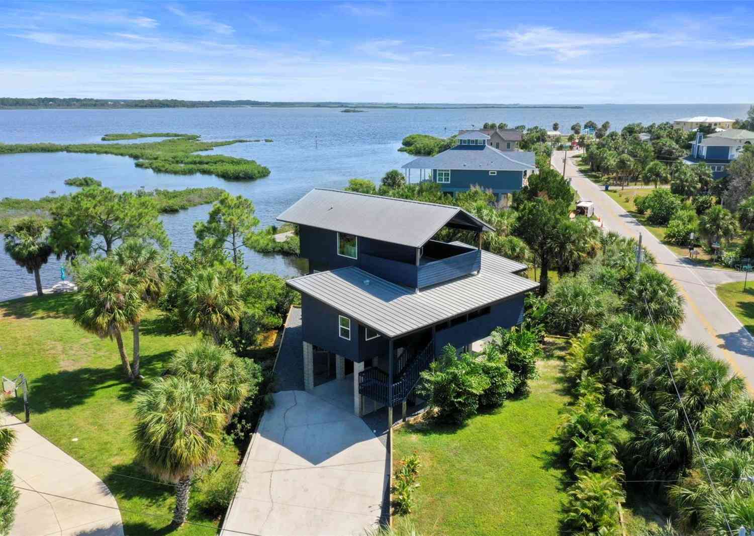 Homes For Sale - 10701 Pine Island Drive<br/> WEEKI WACHEE, FL 34607
