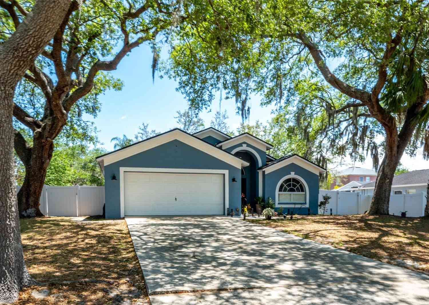 Homes For Sale - 10727 Deepbrook Dr<br/> RIVERVIEW, FL 33569
