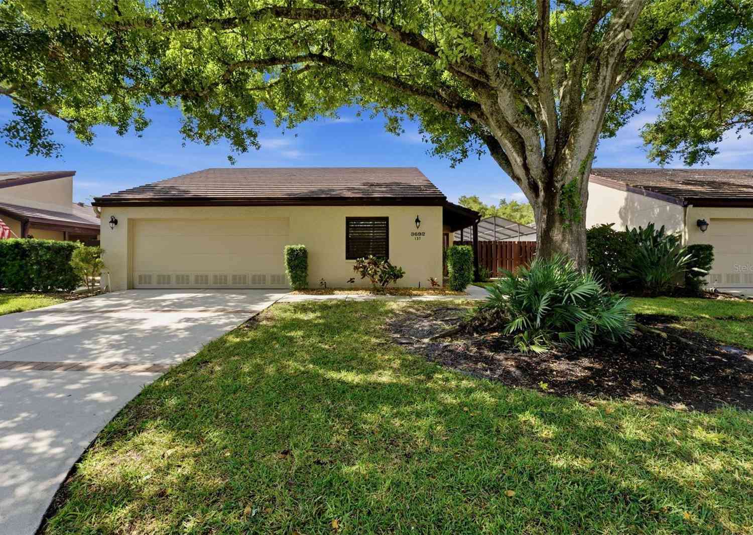Villa For Sale - 3692 Glen Oaks Manor Drive<br/> SARASOTA, FL 34232