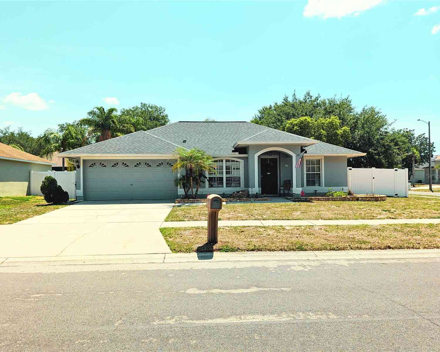 Homes For Sale - 5410 Lindburg Street<br/> RIVERVIEW, FL 33578