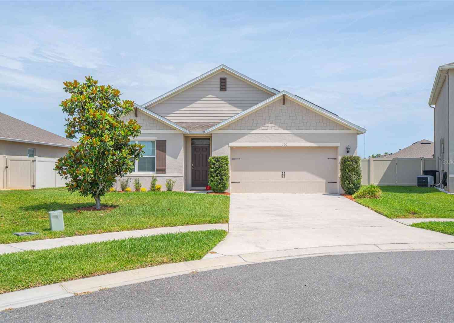 Homes For Sale - 300 Winged Elm Drive<br/> DEBARY, FL 32713