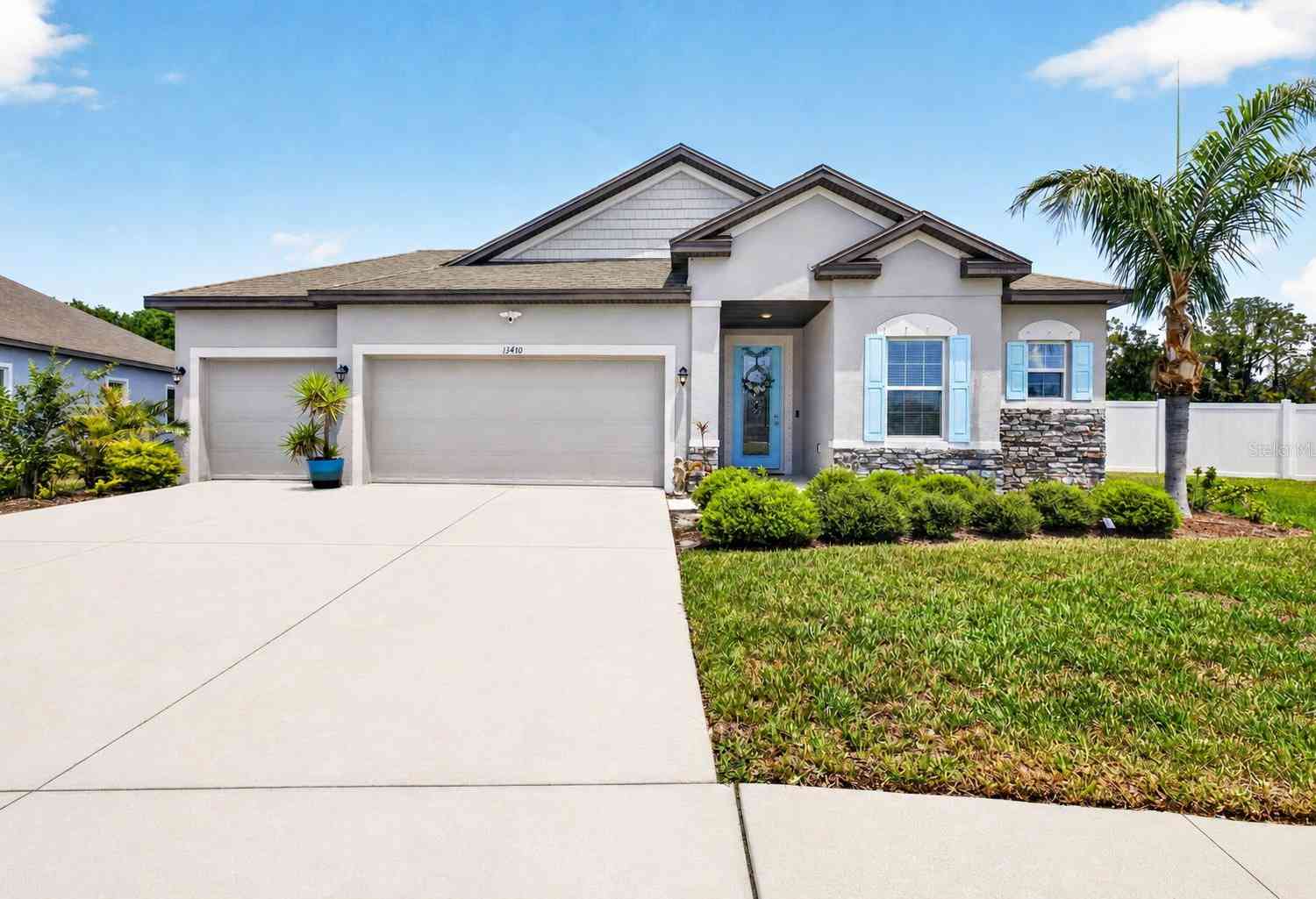 Homes For Sale - 13410 Lakeview Oaks Lane<br/> RIVERVIEW, FL 33579