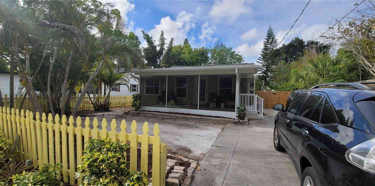Homes For Sale - 2912 Hawthorne Street<br/> SARASOTA, FL 34239