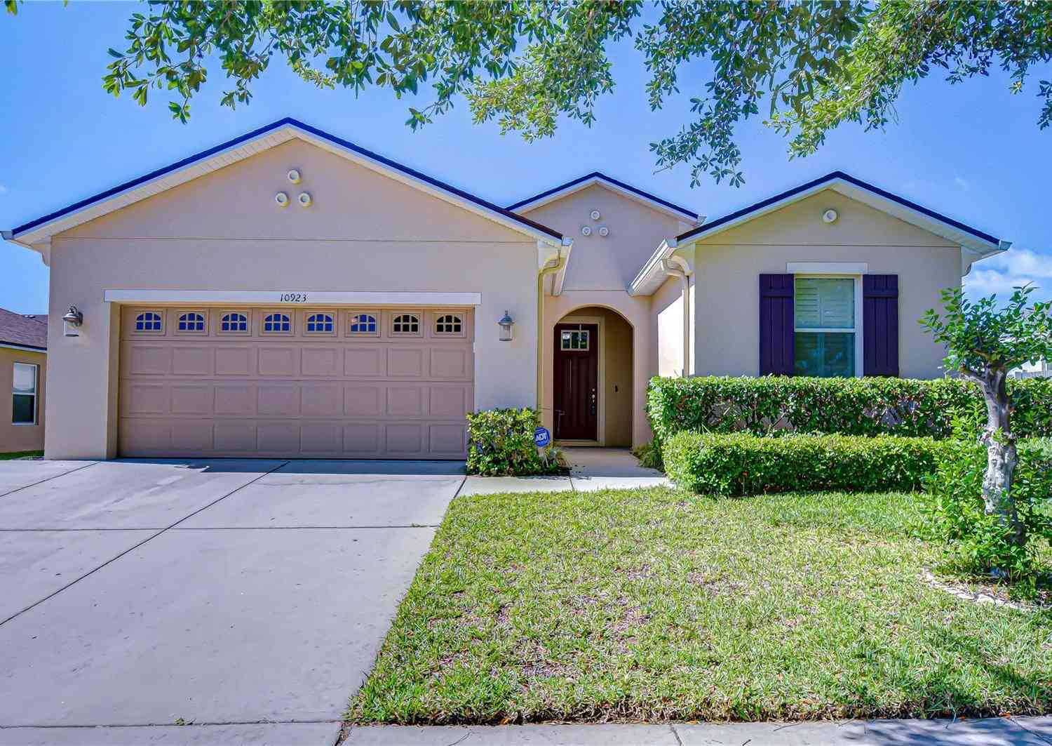 Homes For Sale - 10923 Pond Pine Drive<br/> RIVERVIEW, FL 33569