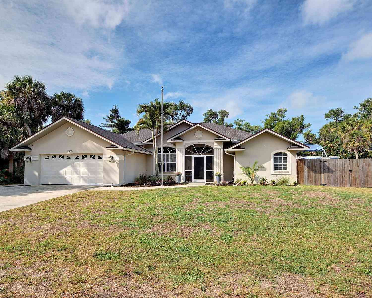 Homes For Sale - 1303 E Gate Drive<br/> VENICE, FL 34285